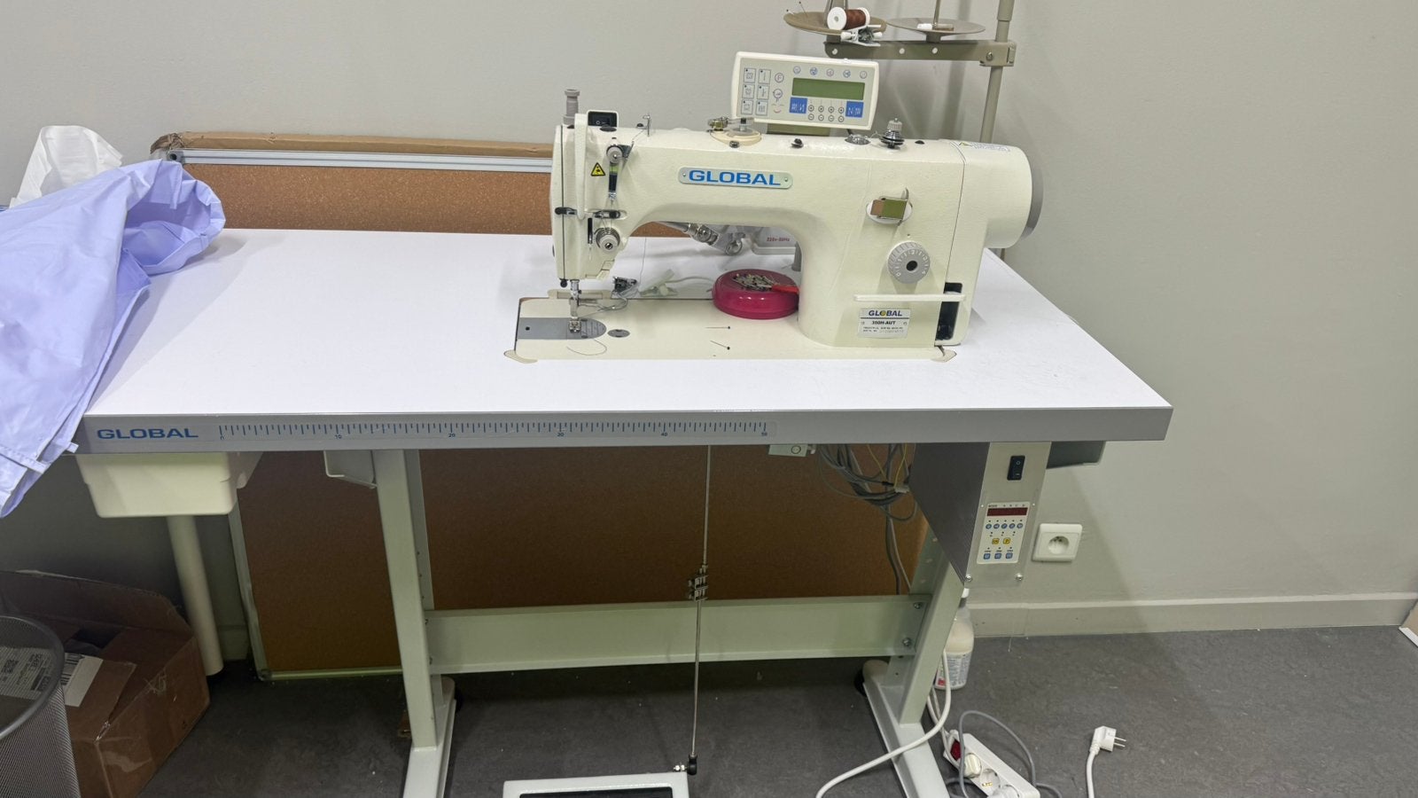 Global naaimachine, Ophalen, Zo goed als nieuw, Naaimachine, Overige merken