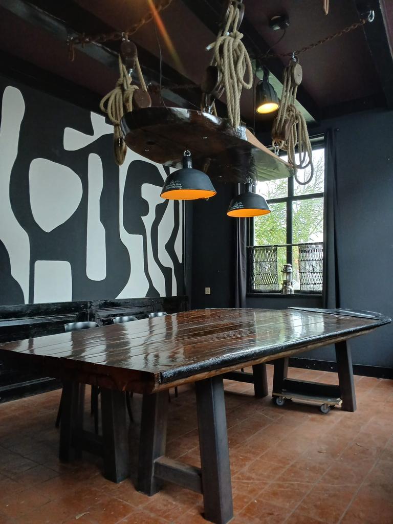 Zeer uniek scheepszwaard tafel met stoelen en bovenstuk, Ophalen, 150 tot 200 cm, 200 cm of meer, Zo goed als nieuw