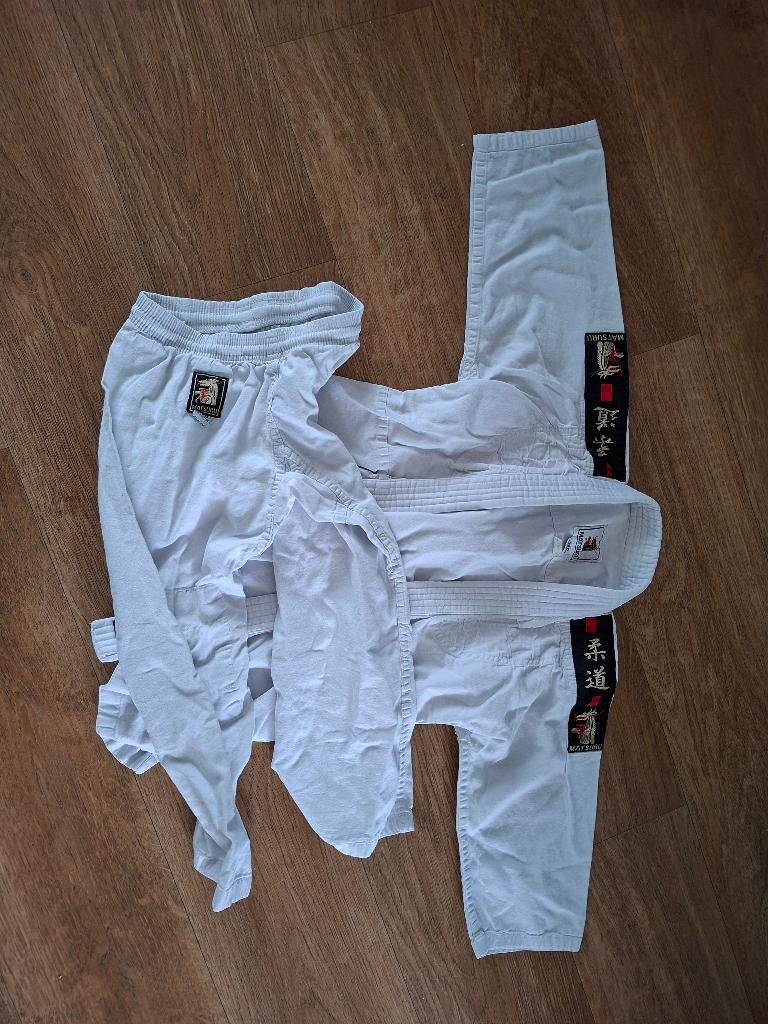 Matsuru judopak kind 130, Sport en Fitness, Vechtsporten en Zelfverdediging, Gebruikt, Maat XS of kleiner, Judo, Vechtsportpak