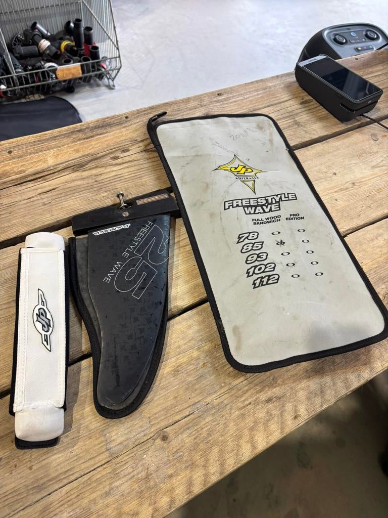 JP Freestyle Wave FWS - 85L / ZGAN, Watersport en Boten, Windsurfen, Ophalen, Minder dan 250 cm, Zo goed als nieuw, Met vin(nen)