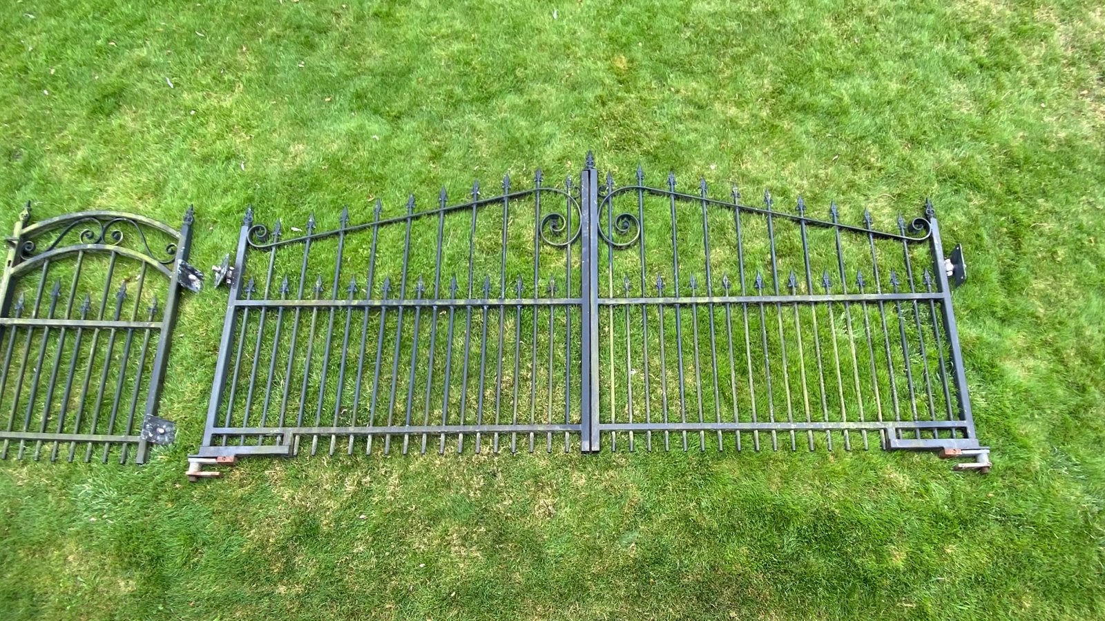 Elektrische dubbele toegangspoort 400 cm (één motor stuk), Ophalen, Gebruikt, 100 tot 150 cm, IJzer
