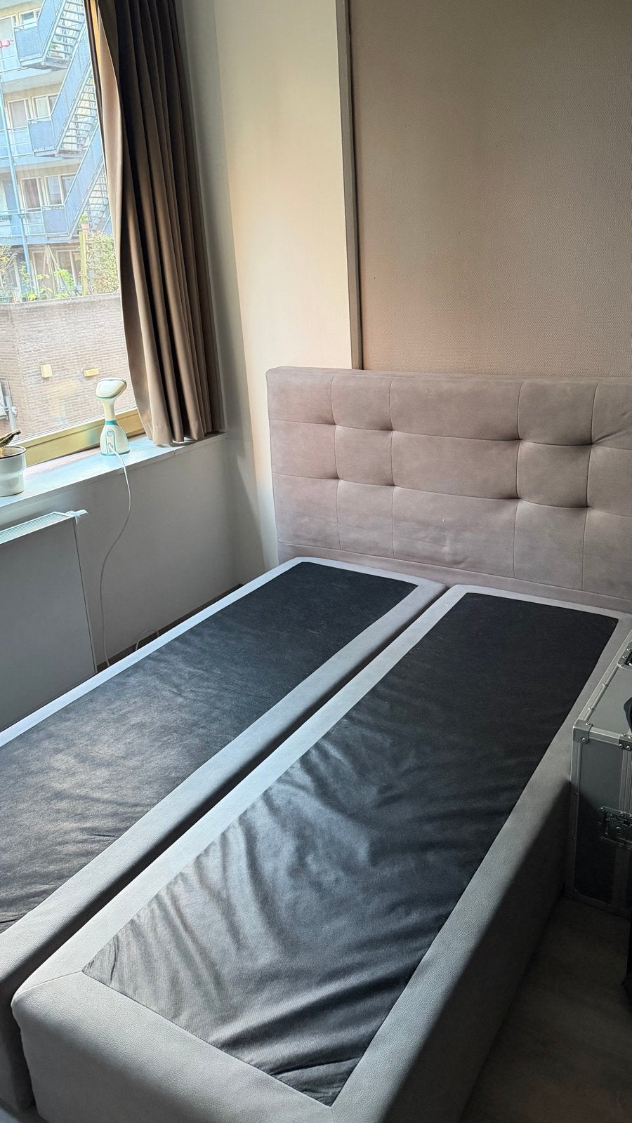 Boxspring 140x200 met gestoffeerd hoofdbord, Ophalen, Gebruikt, Tweepersoons, 200 cm
