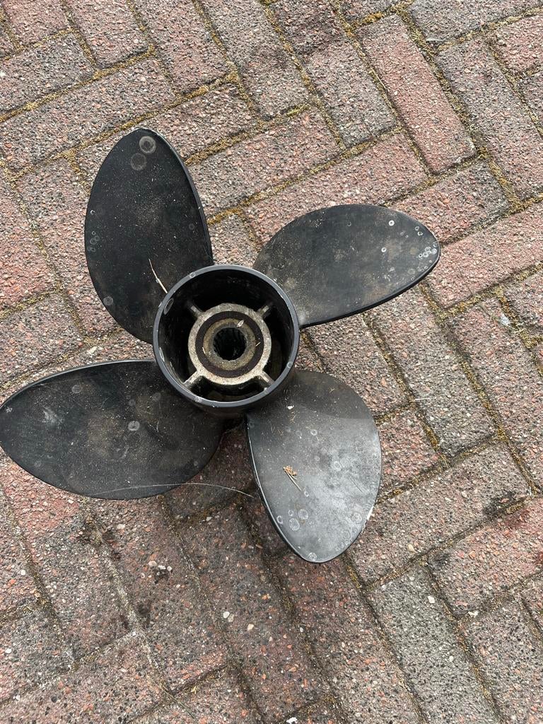 Zwarte scheepsschroef met vier bladen, Watersport en Boten, Bootonderdelen, Ophalen of Verzenden, Gebruikt, Motor en Techniek