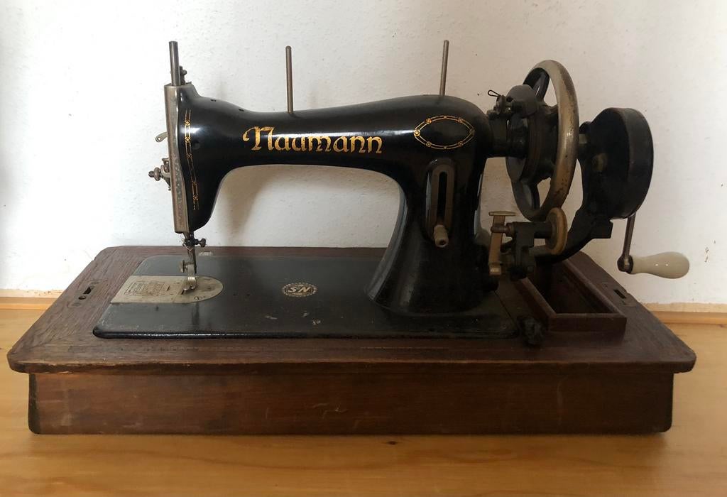 Antieke Naumann naaimachine, Antiek en Kunst, Ophalen