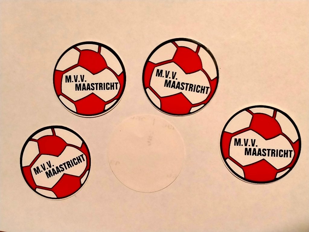 M.V.V. MVV Maastricht vintage voetbal club sticker logo, Ophalen of Verzenden, Zo goed als nieuw, Sport