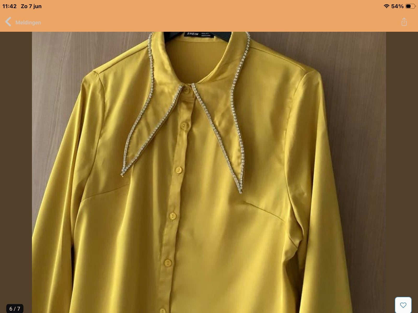 Gele blouse met strass kraag - Shein - Maat 44, Kleding | Dames, Blouses en Tunieken, Ophalen of Verzenden, Nieuw, Maat 42/44 (L)