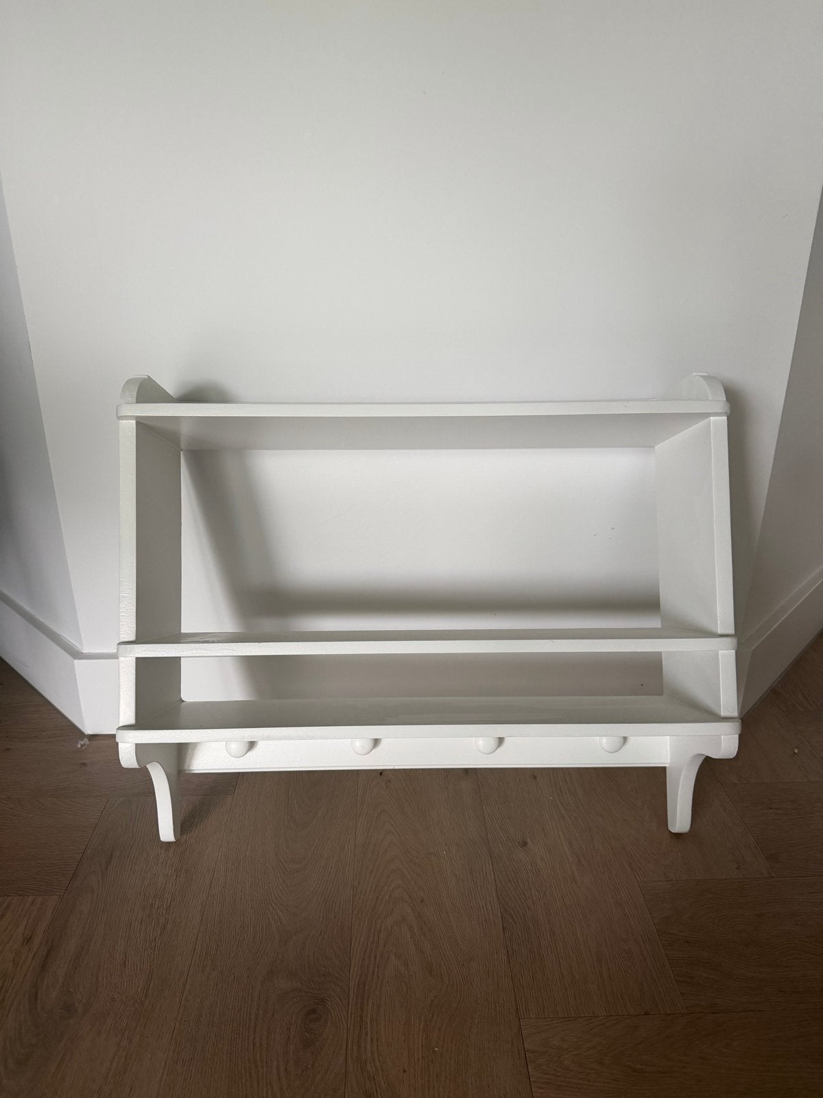 Witte wandplank met haken - Decoratief en functioneel, Ophalen, Zo goed als nieuw
