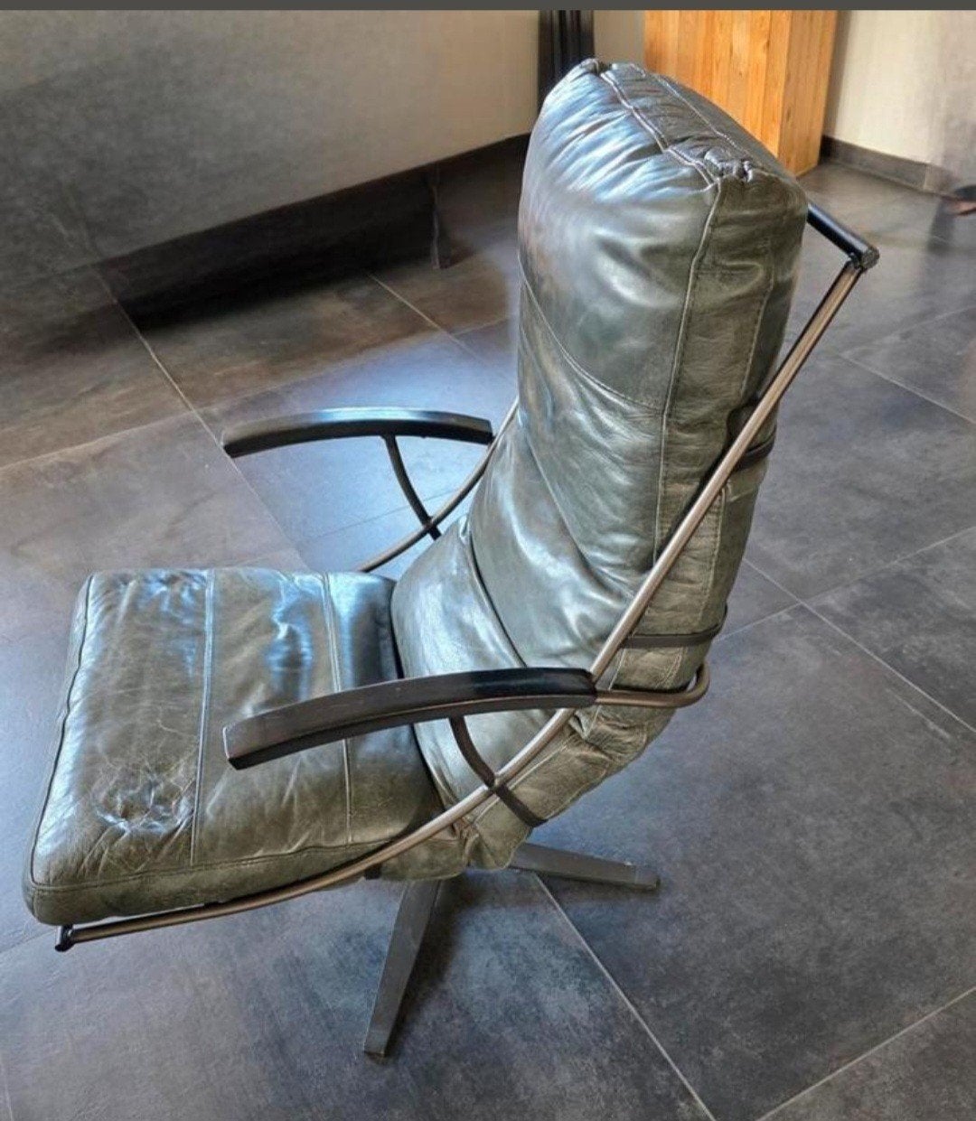 2x draai stoel in groen leer met metaal, Ophalen, Minder dan 75 cm, Leer, 50 tot 75 cm
