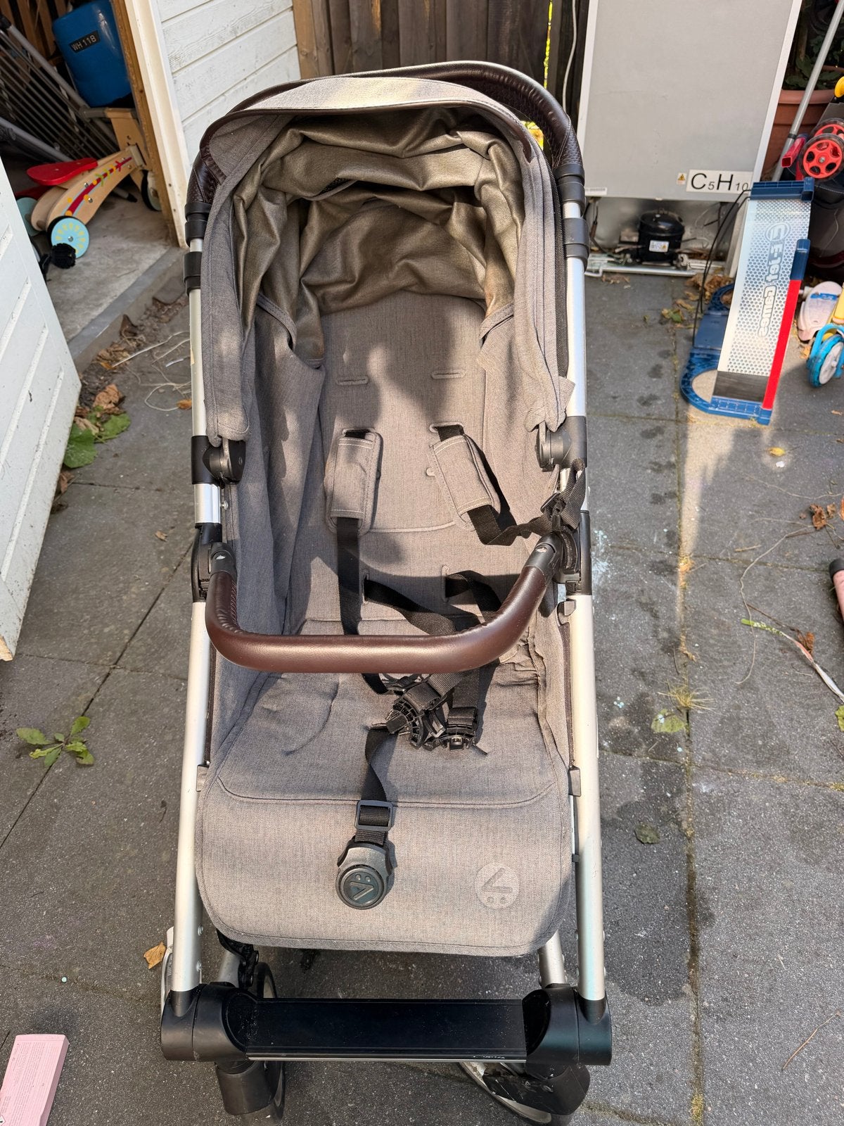 Mutsy kinderwagen, grijs, inclusief regenhoes, Ophalen, Gebruikt, Kinderwagen, Mutsy