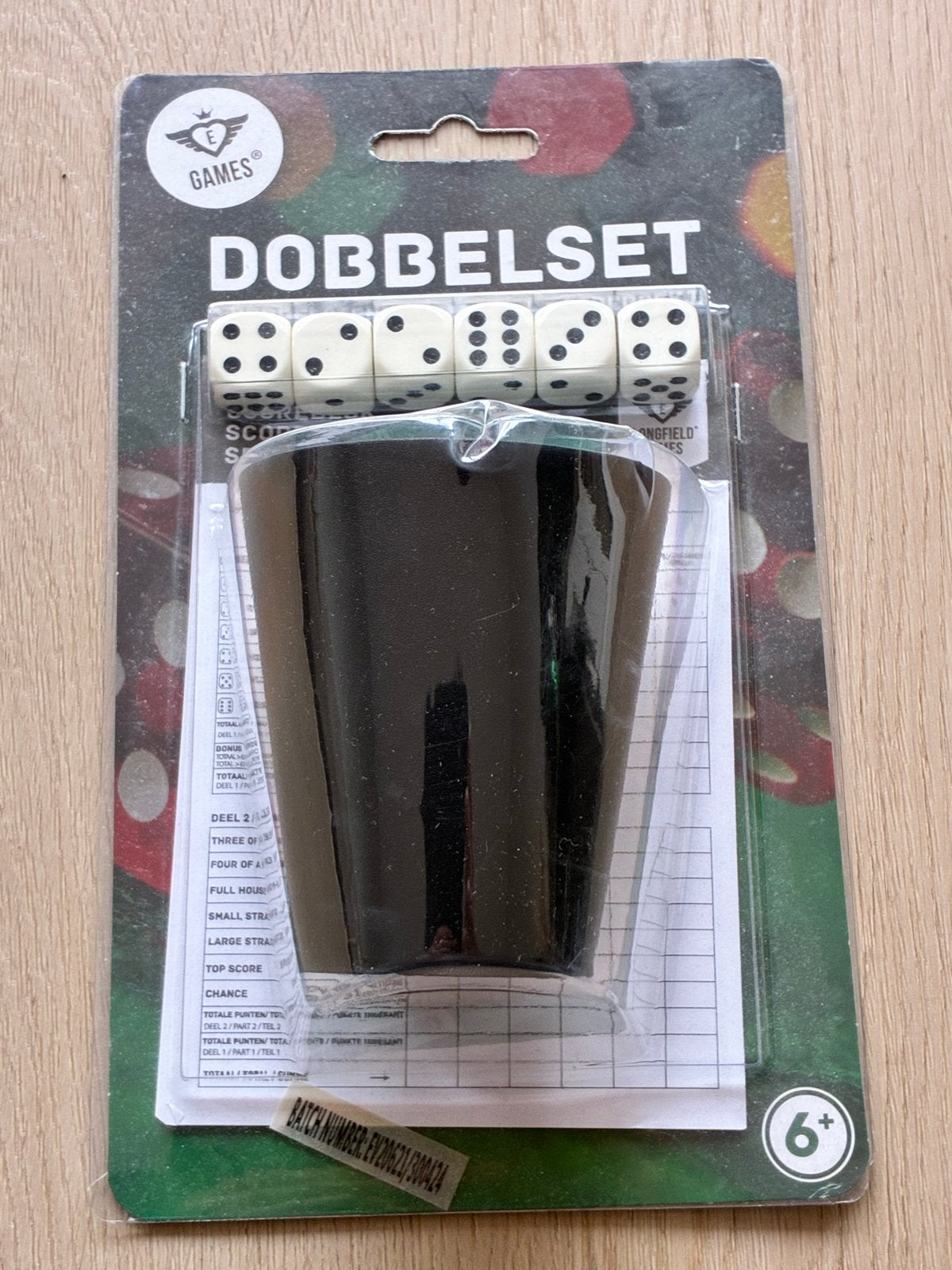 Dobbelset met beker en 6 dobbelstenen, Een of twee spelers, Ophalen of Verzenden, Nieuw, Reisspel