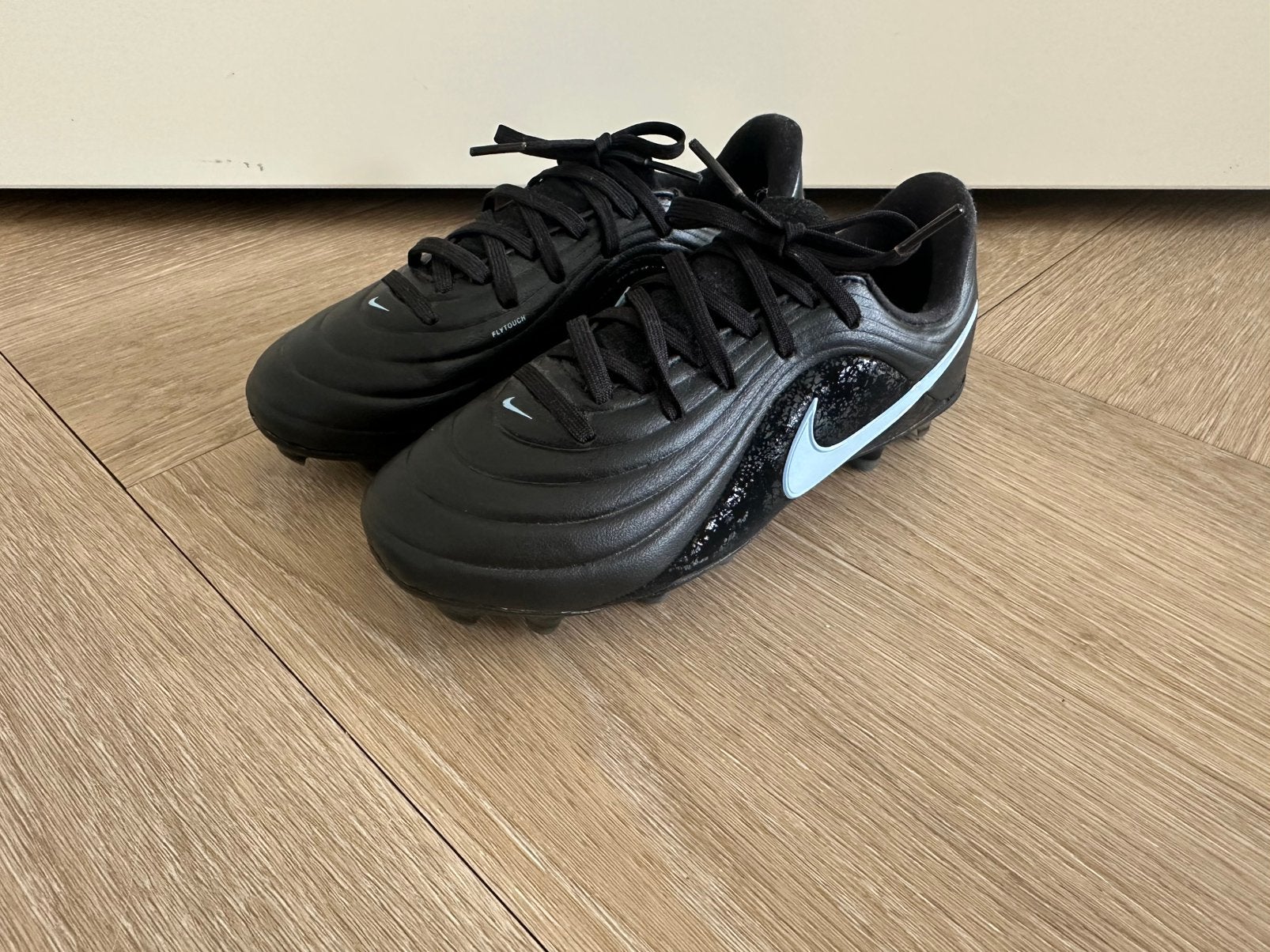 Nike Tiempo voetbalschoenen maat 35 ZGAN, Sport en Fitness, Voetbal, Maat XS of kleiner, Schoenen, Ophalen of Verzenden, Zo goed als nieuw