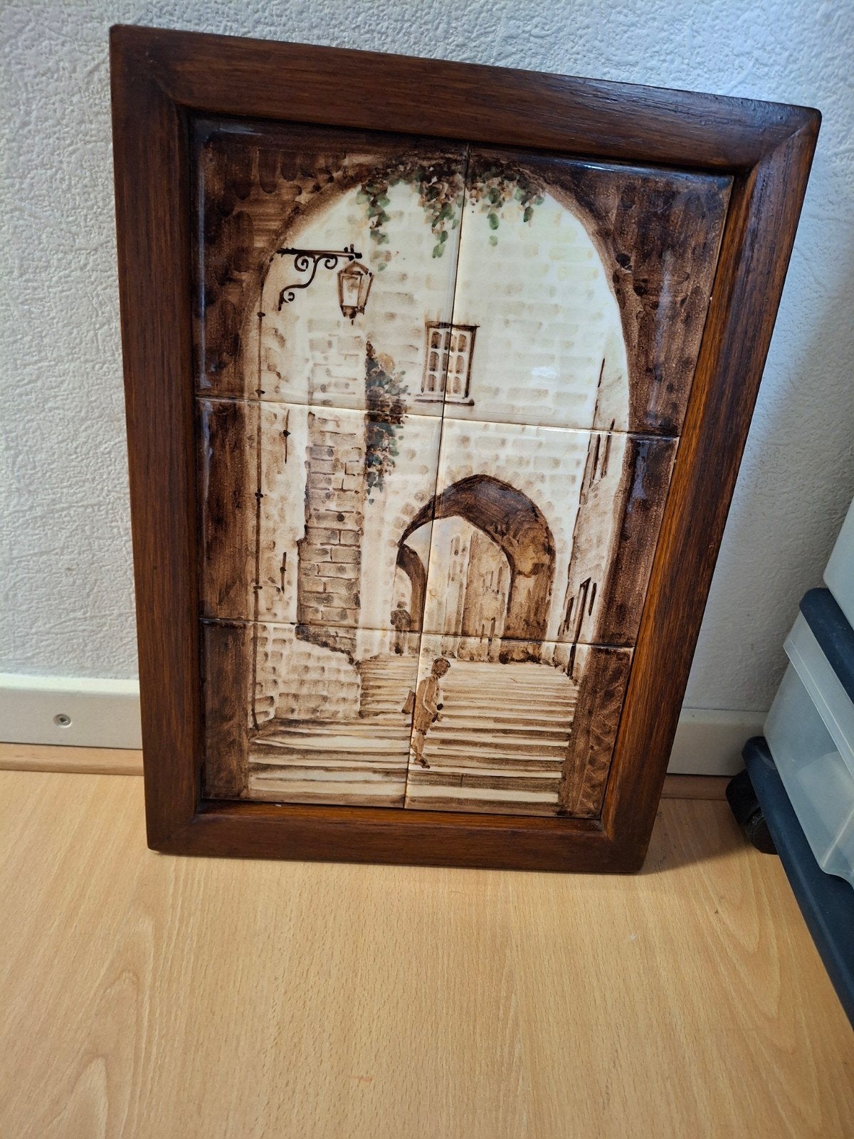Tegeltableau J. van Gijzel Gouda - Straatje met bogen, Antiek en Kunst, Ophalen of Verzenden