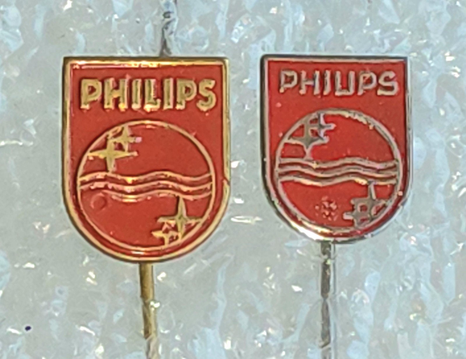 2 Vintage Philips Speldjes - Verzamelobjecten, Verzamelen, Speldjes, Pins en Buttons, Ophalen of Verzenden, Gebruikt, Overige onderwerpen