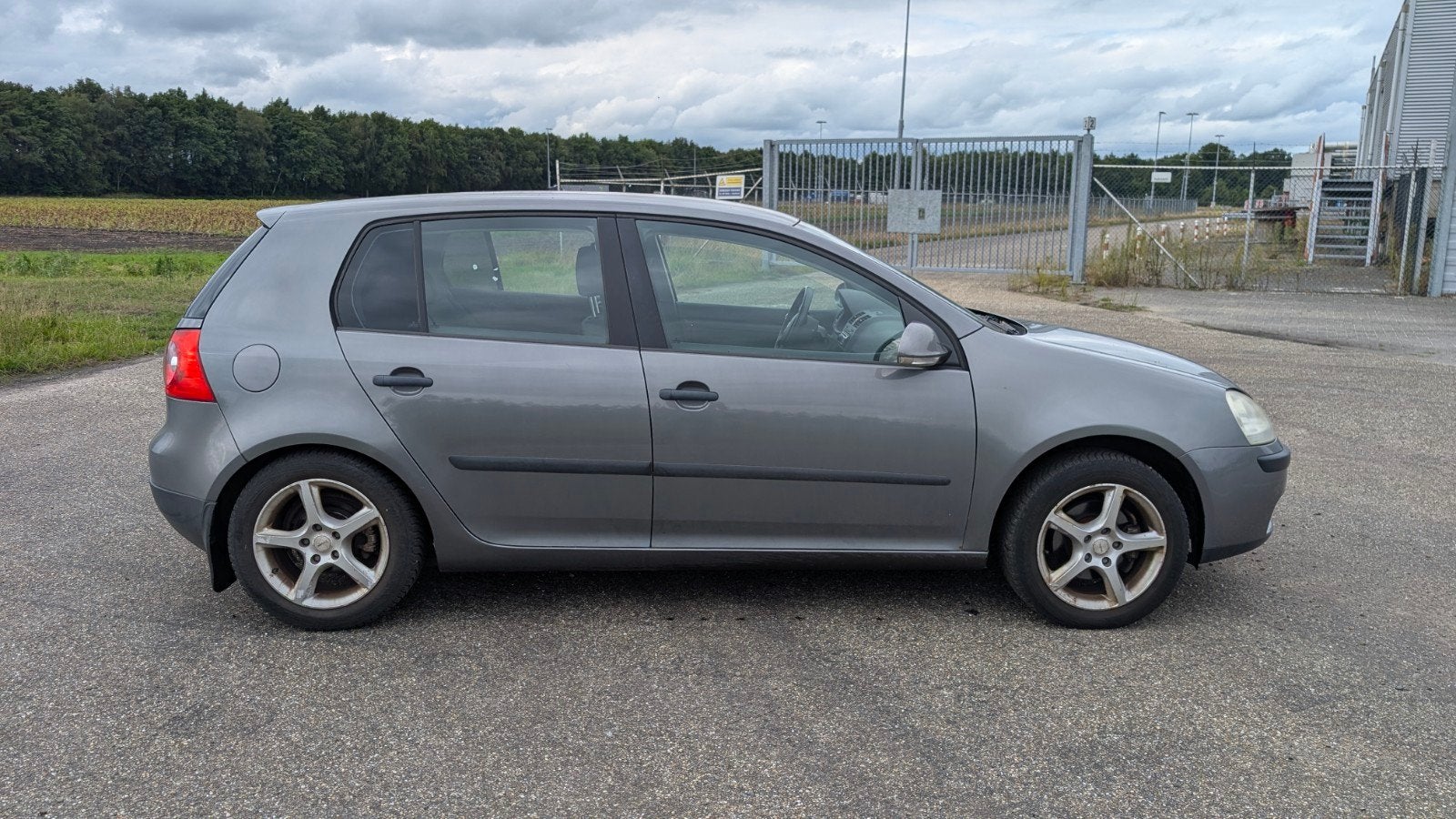 Volkswagen Golf 1.6 16V FSI 85KW 5D 2004 Grijs, Auto's, Voorwielaandrijving, 4 cilinders, 620 kg, Origineel Nederlands