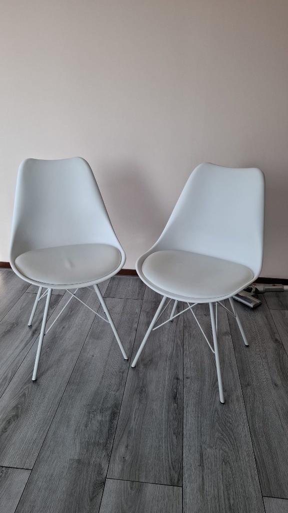 Witte stoelen Jysk (zo goed als nieuw!), Huis en Inrichting, Ophalen, Twee, Wit, Zo goed als nieuw