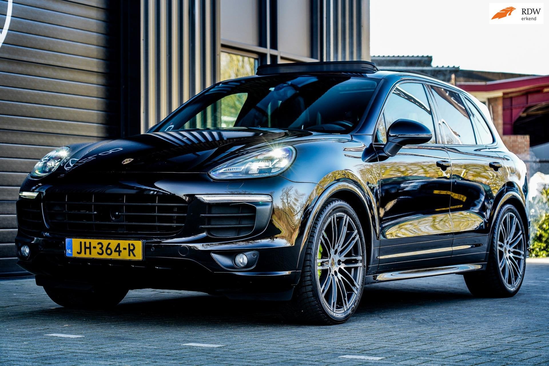 Porsche Cayenne 3.0 S E-Hybrid PANO/ACC/GTS PAKKET/LUCHTVERI, Auto's, Porsche, Automaat, Cayenne, Startonderbreker, Gebruikt
