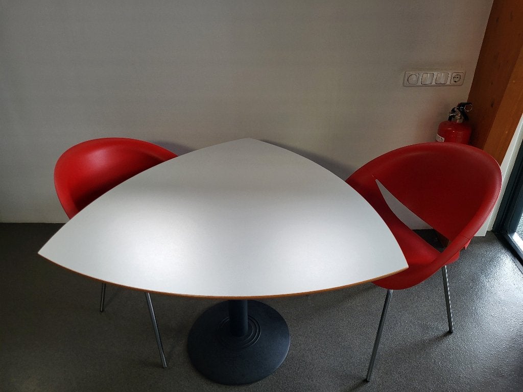 Driehoekige tafel met 2 stoelen - Kantoorset, Ophalen, 100 tot 150 cm, 50 tot 100 cm, Zo goed als nieuw