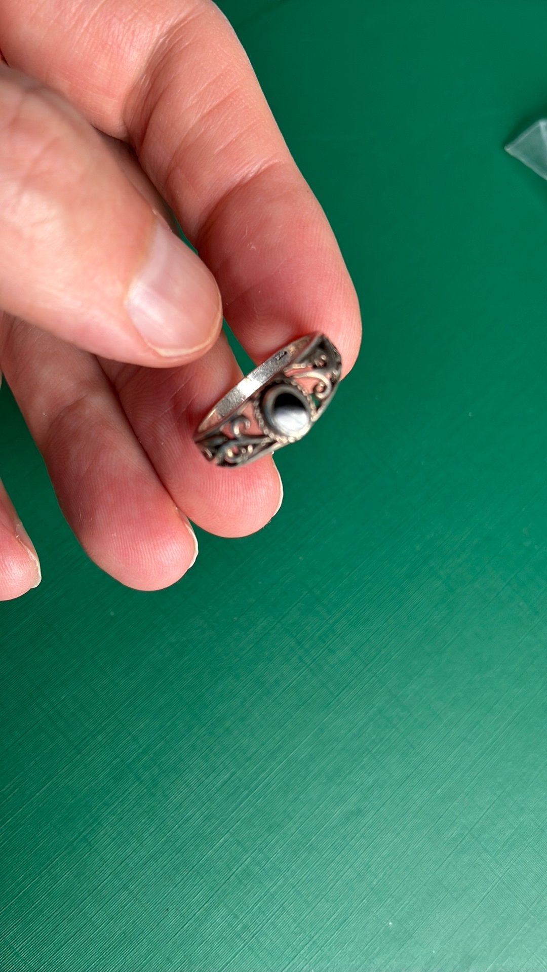 925 Sterling zilver ring 17/18 mm zwarte steen, Gebruikt, Ophalen of Verzenden, 17 tot 18, Dame