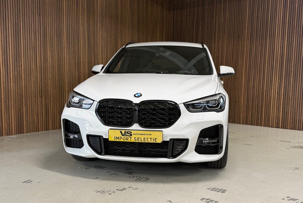 BMW X1 XDrive25e High Executive - M Pakket - HUD - nieuwstaa, X1, Gebruikt, Zwart, Automatische klimaatregeling