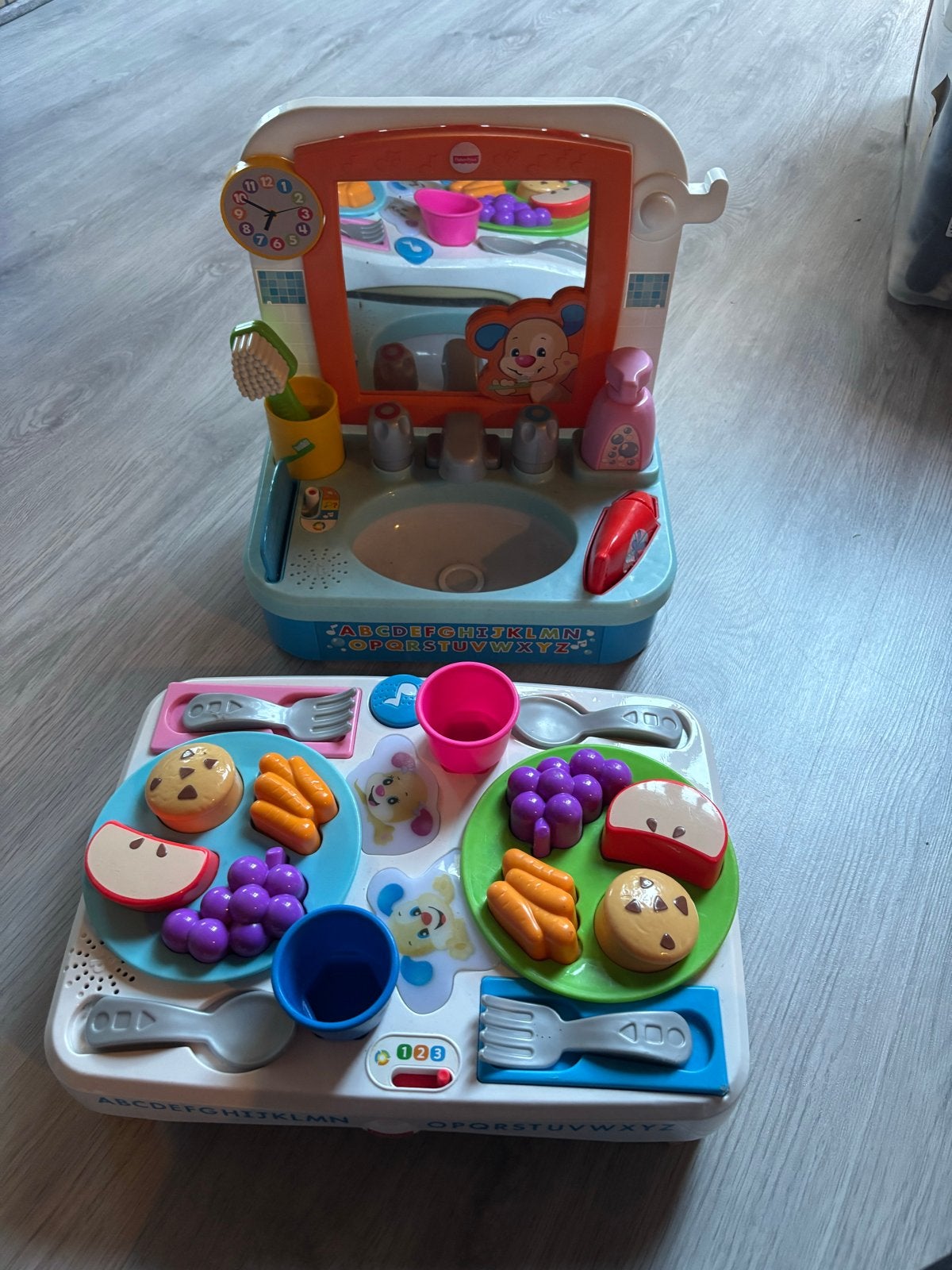 Fisher-Price Speelgoed: Badkamer en Eettafel Set, Ophalen of Verzenden, Gebruikt, Overige typen, Met geluid