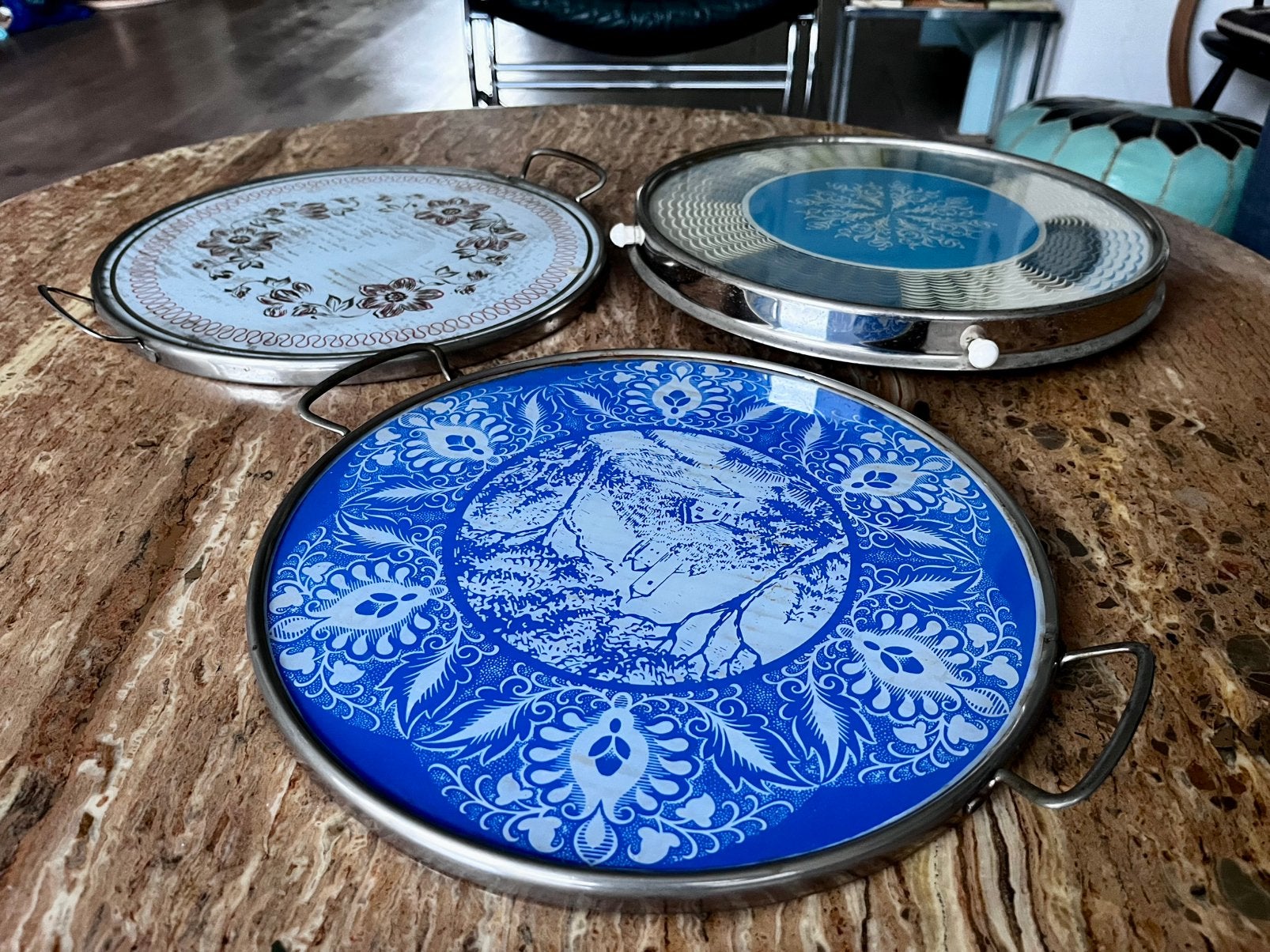 Set 3  vintage taart plateaus of serveerschalen, Gebruikt, Vintage, Ophalen of Verzenden, Metaal