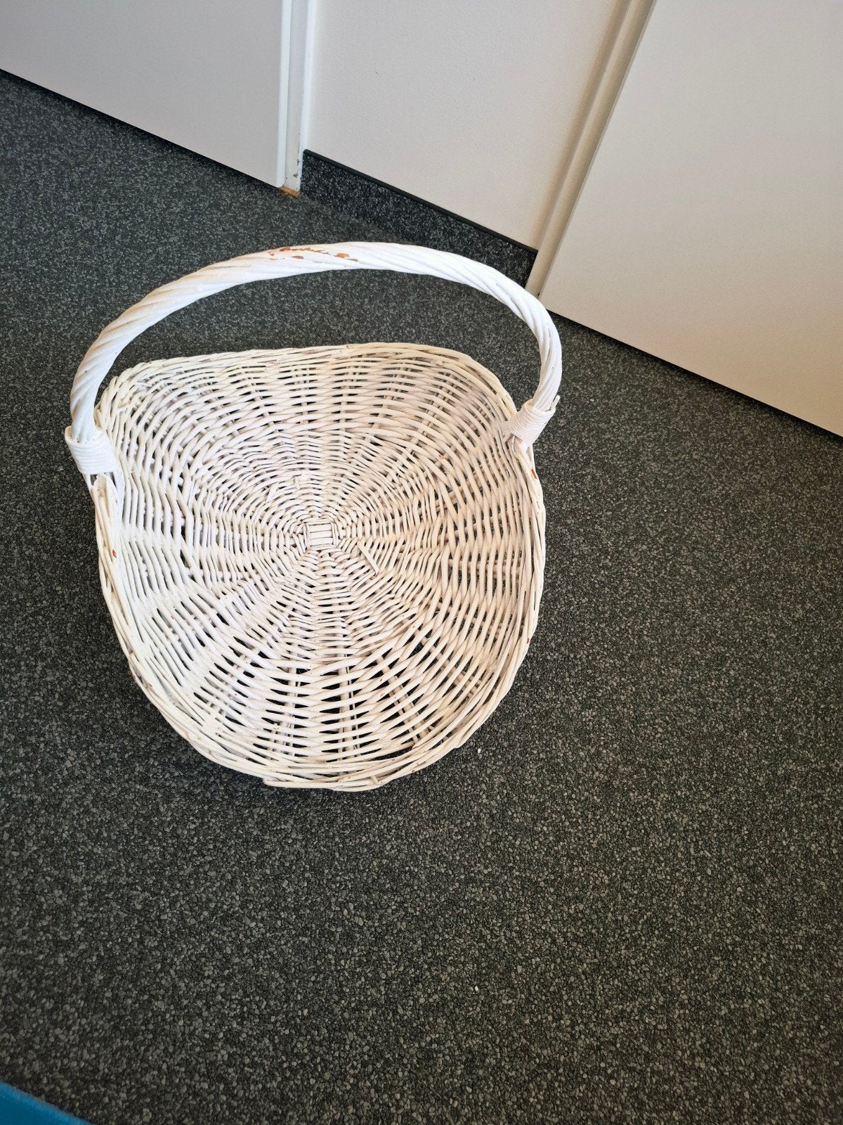 Witte rieten mand met handvat, Ophalen, Zo goed als nieuw, Wit, Natuurlijk materiaal