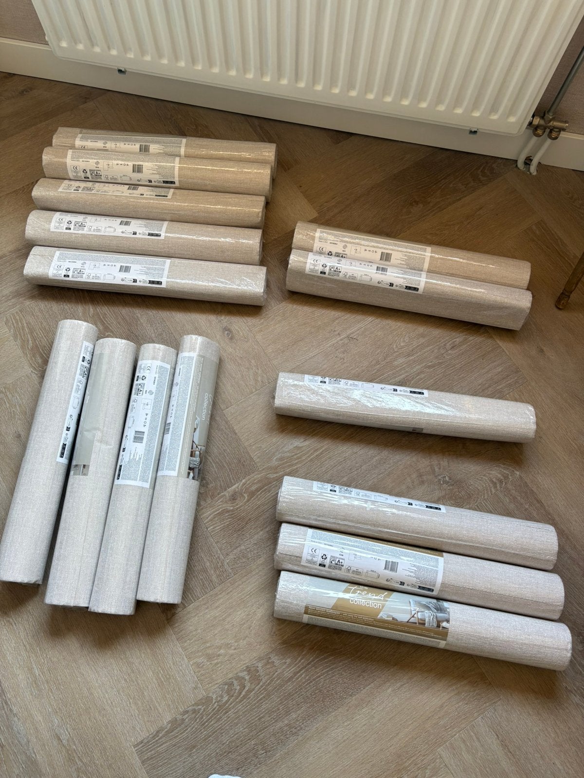 Viral beige linnenlook behang (Action) 15 rollen beschikbaar, Ophalen of Verzenden, Beige