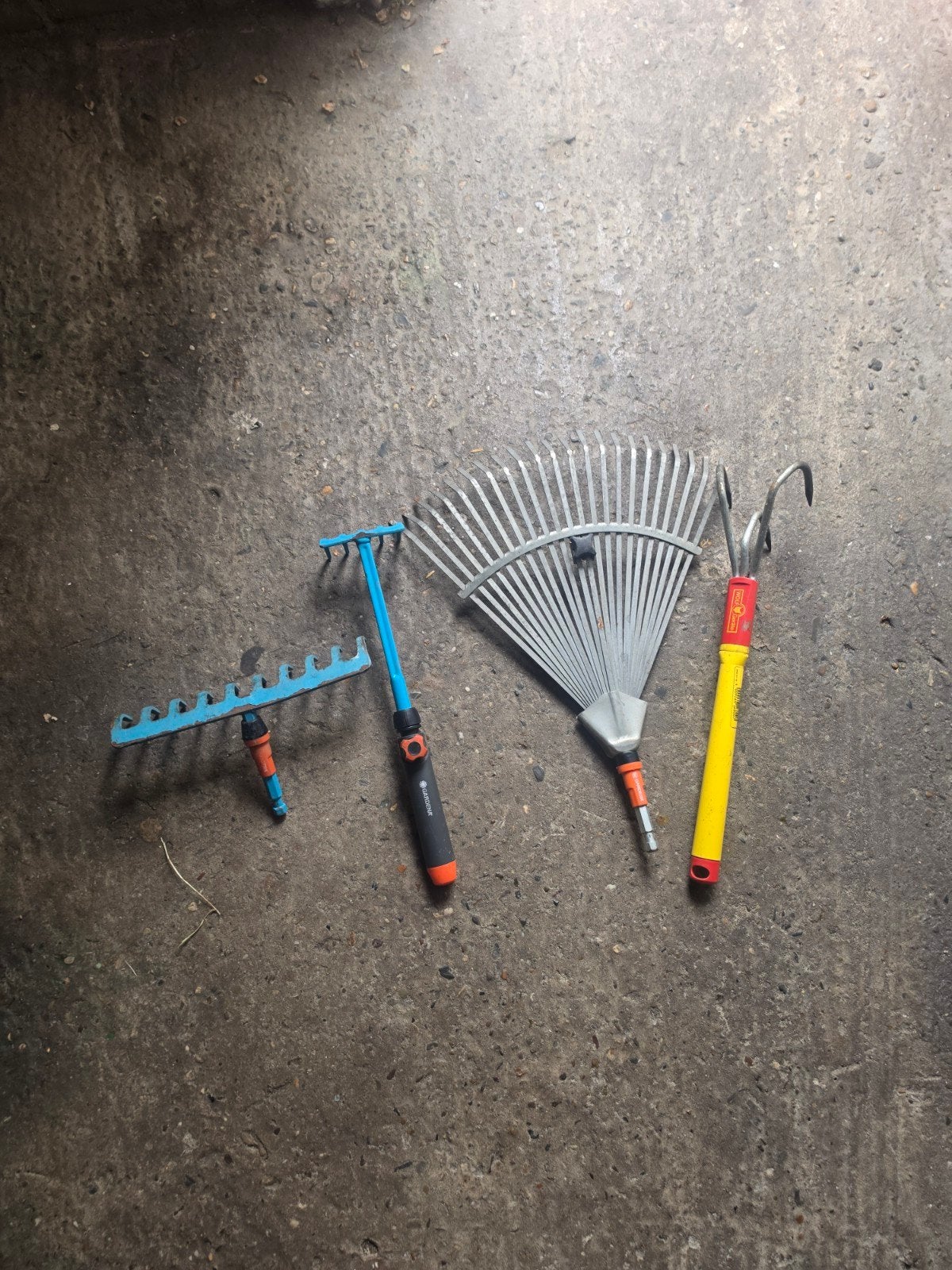 Diverse tuingereedschappen compleet., Ophalen