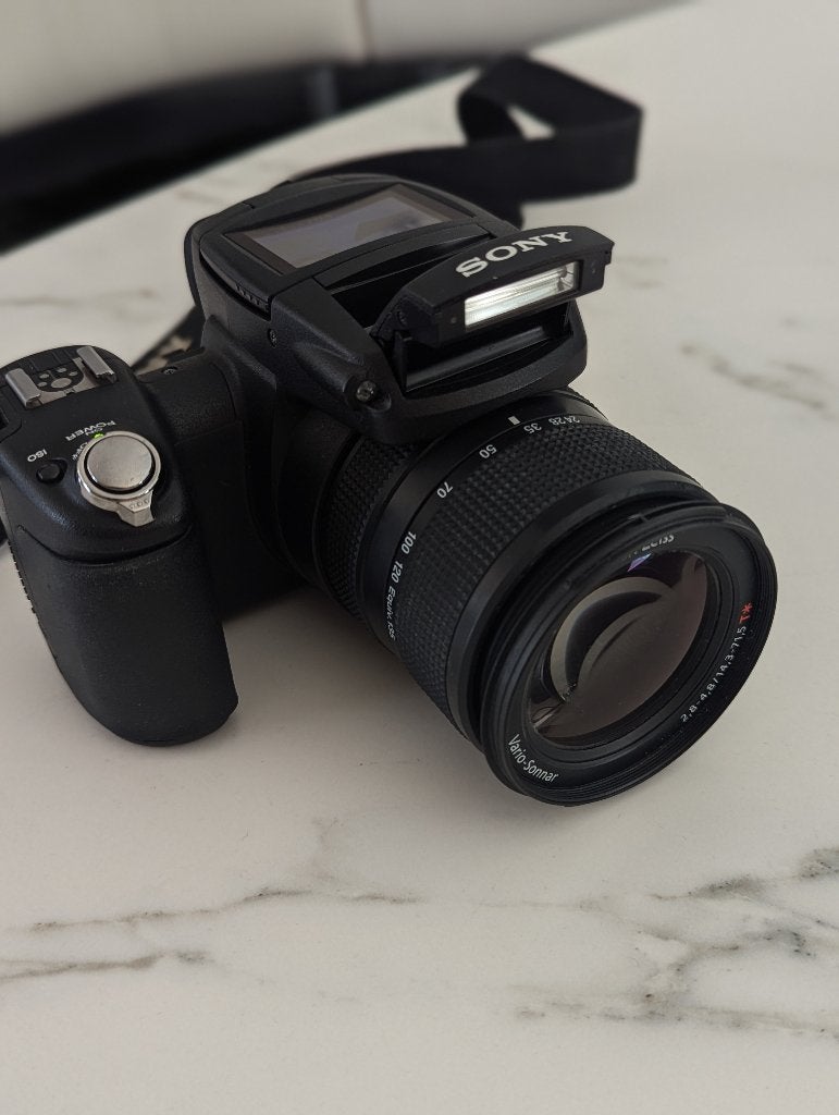 Sony DSC R1 cybershot .met flitser, Audio, Tv en Foto, Fotocamera's Digitaal, Gebruikt, 10 megapixels, Kantelbaar/draaibaar scherm