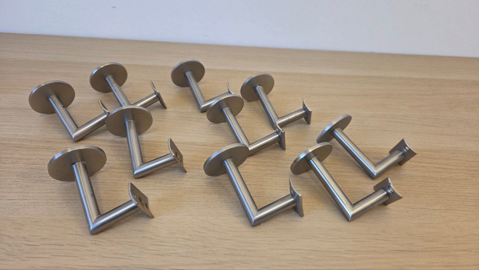 10 RVS Leuningdragers met schroeven en pluggen, Gebruikt, Overige typen, Ophalen of Verzenden, Minder dan 50 mm