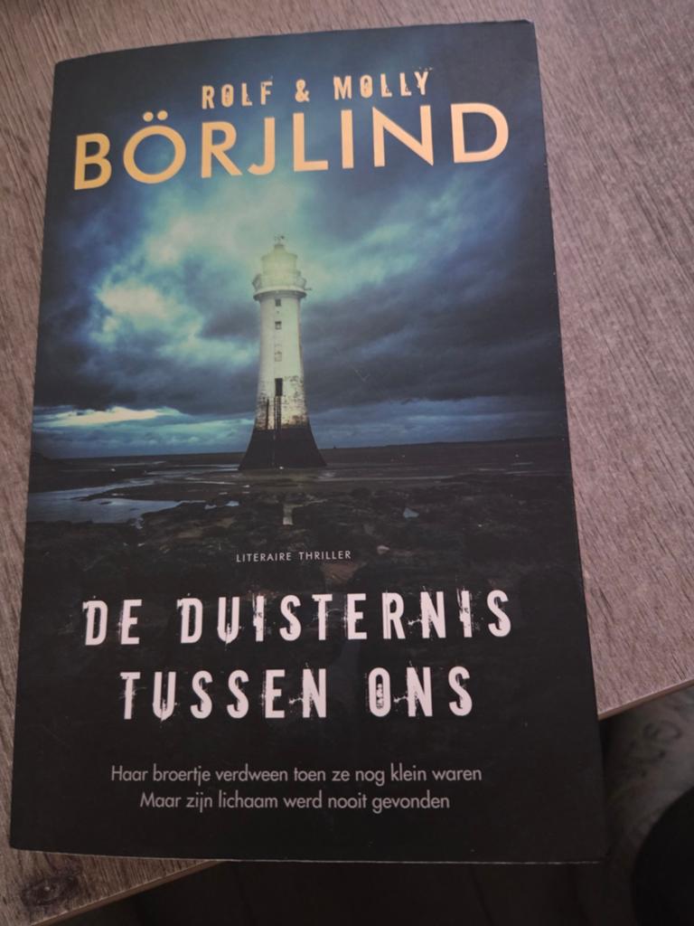 De Duisternis Tussen Ons - Rolf & Molly Börjlind, Boeken, Ophalen of Verzenden, Gelezen, Rolf & Molly Börjlind, Scandinavië