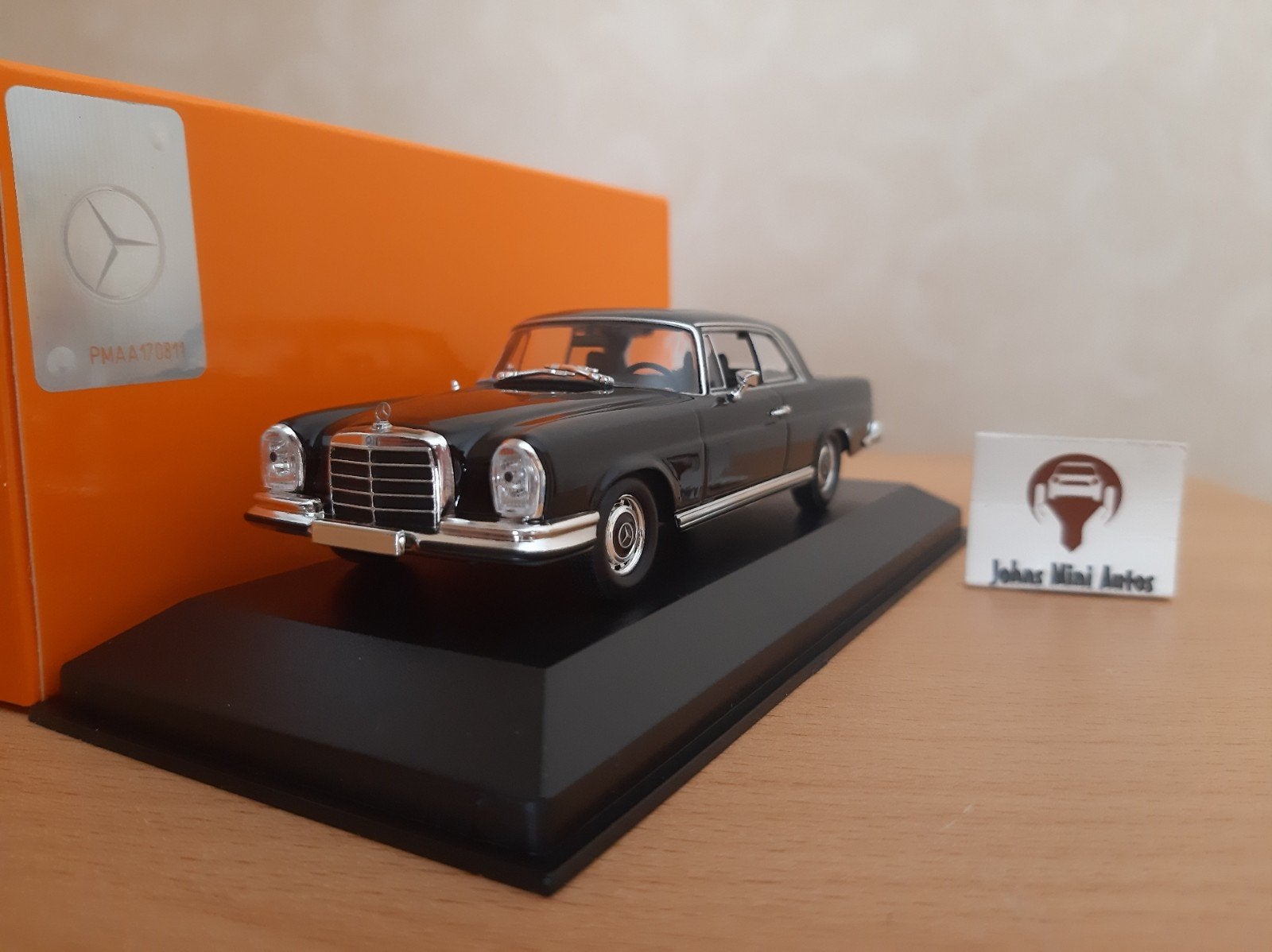 Foto 6 van Mercedes Benz 280SE 3.5 Coupe 1970 zwart van Maxichamps 1:43
