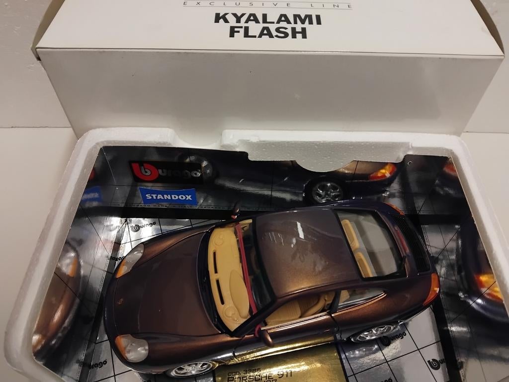 Porsche 911 Carrera special colour Kyalami Flash 1:18 KRD, Ophalen of Verzenden, Zo goed als nieuw, Auto, Bburago