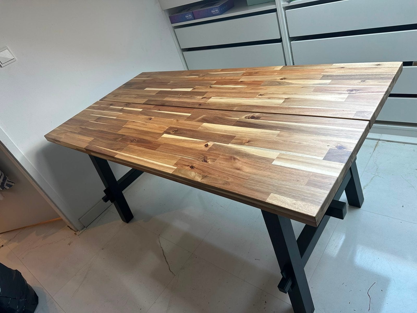 IKEA SKOGSTA tafel / bureau - Zo goed als nieuw, Ophalen, 50 tot 100 cm, Zo goed als nieuw, 150 tot 200 cm