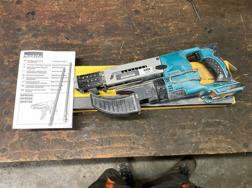 Makita schroefautomaat dfr550 inclusief bits en schroeven, Ophalen, Gebruikt