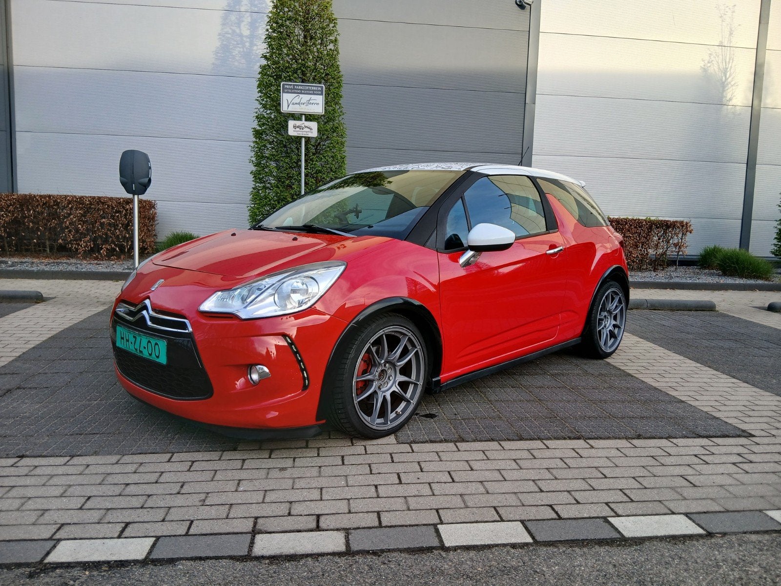 Citroën DS3 1.6 THP 2011 Een hele leuke Citroën Ds3, 15 km/l, Zwart, 49 €/maand, Handgeschakeld