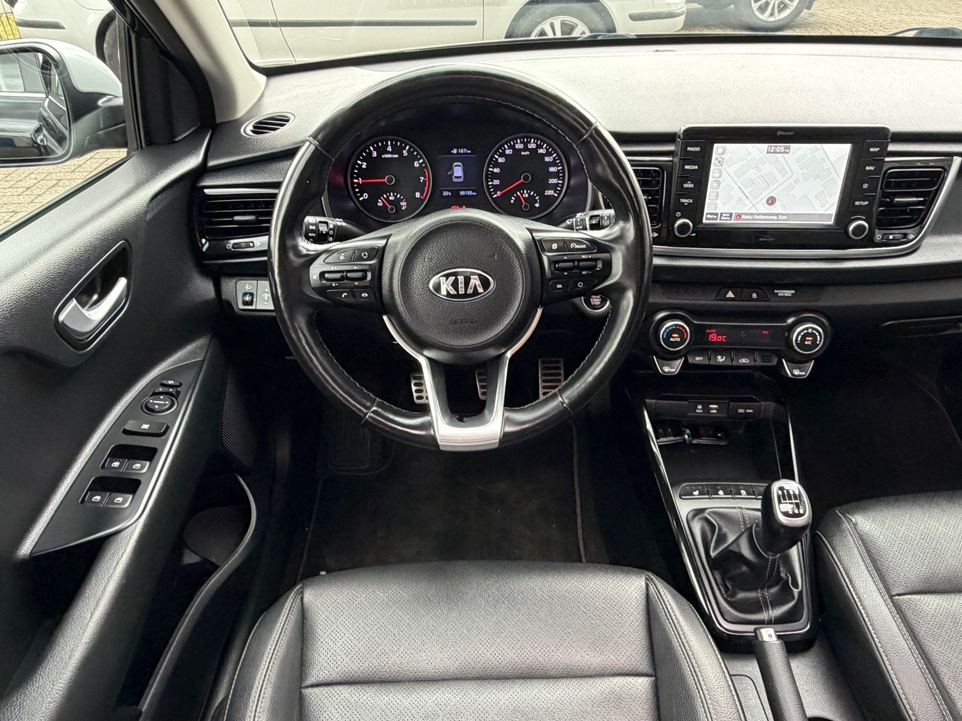 Kia Rio 1.0 TGDI Platinum Edition 120PK Panodak,Navi,Clima,C, 450 kg, Gebruikt, Zwart, Lichtsensor