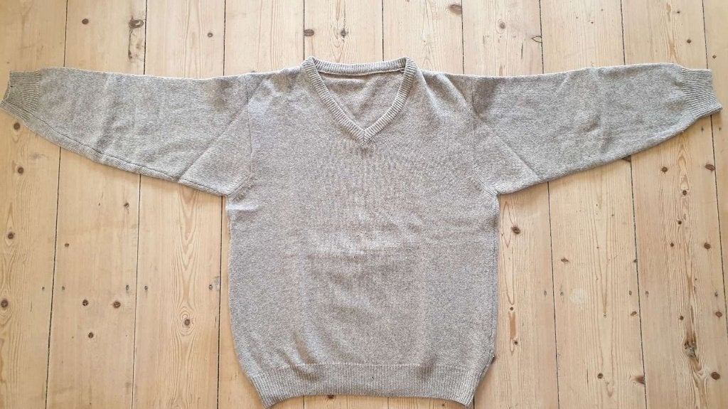 Vintage jaren 90 beige trui heren, V hals, paar gaatjes voor, Ophalen, Nieuw, Maat 48/50 (M), Beige