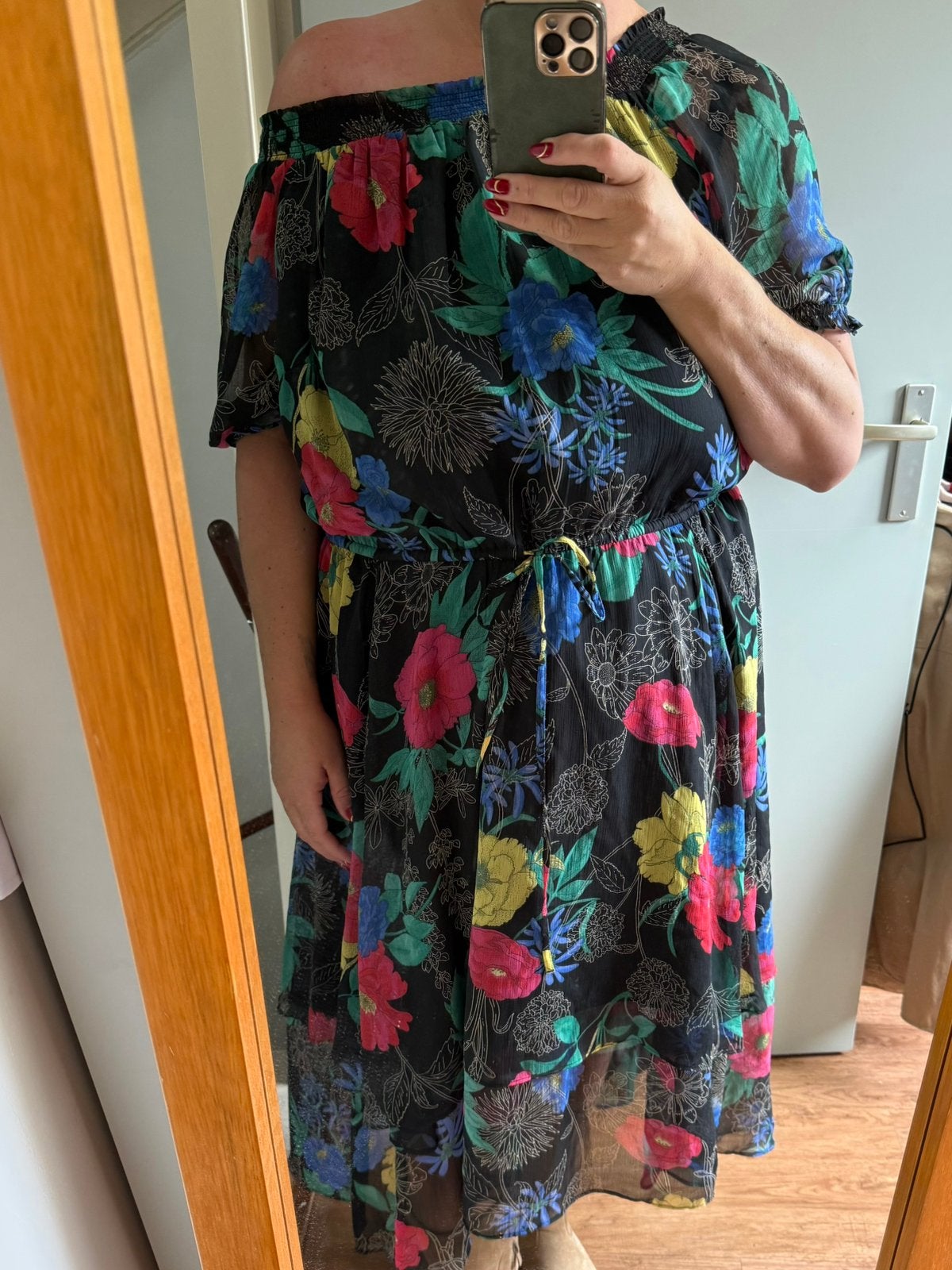 Miljuschka zwarte jurk met vrolijke bloemenprint /Maat 52/54, Ophalen of Verzenden, Zo goed als nieuw, Zwart, Jurk