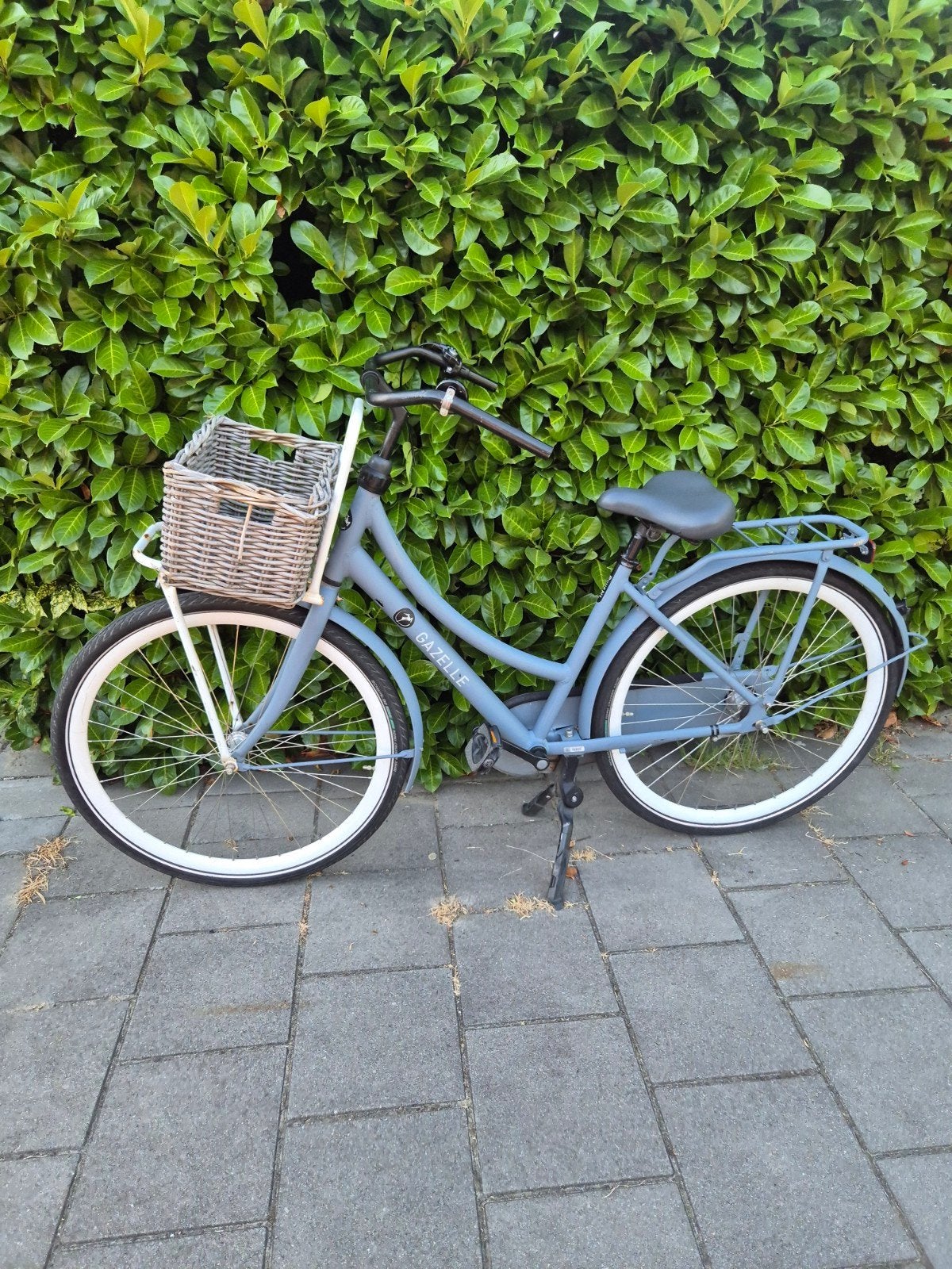 Gazelle fiets met mand - werkend, mist handvatten, Fietsen en Brommers, Fietsen | Dames | Damesfietsen, Terugtraprem, Gebruikt