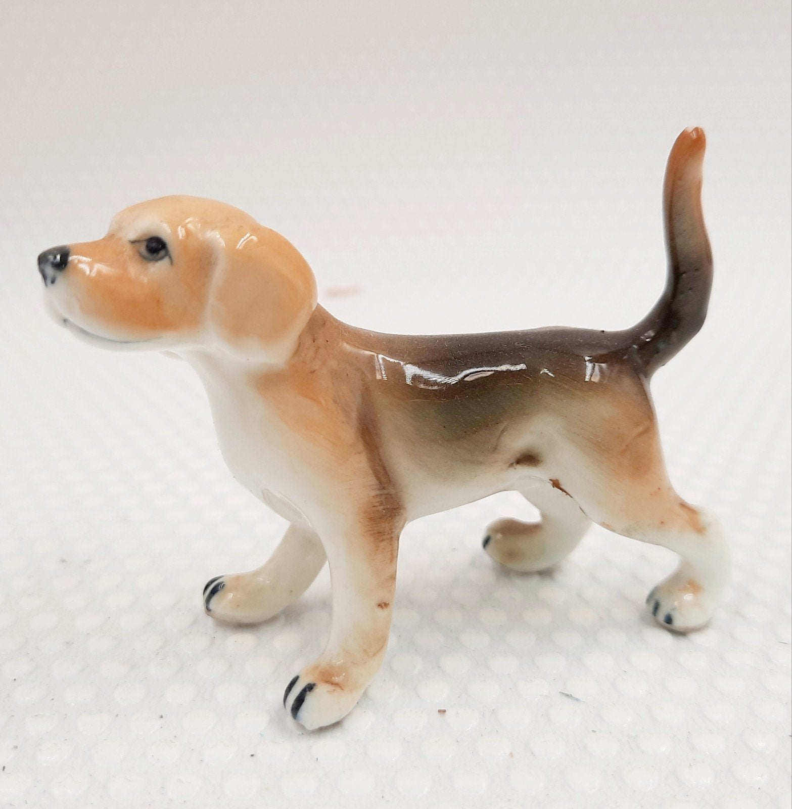 Schattig Beagle Hondenbeeldje - Porselein, Ophalen of Verzenden, Zo goed als nieuw, Hond of Kat, Beeldje of Figuurtje