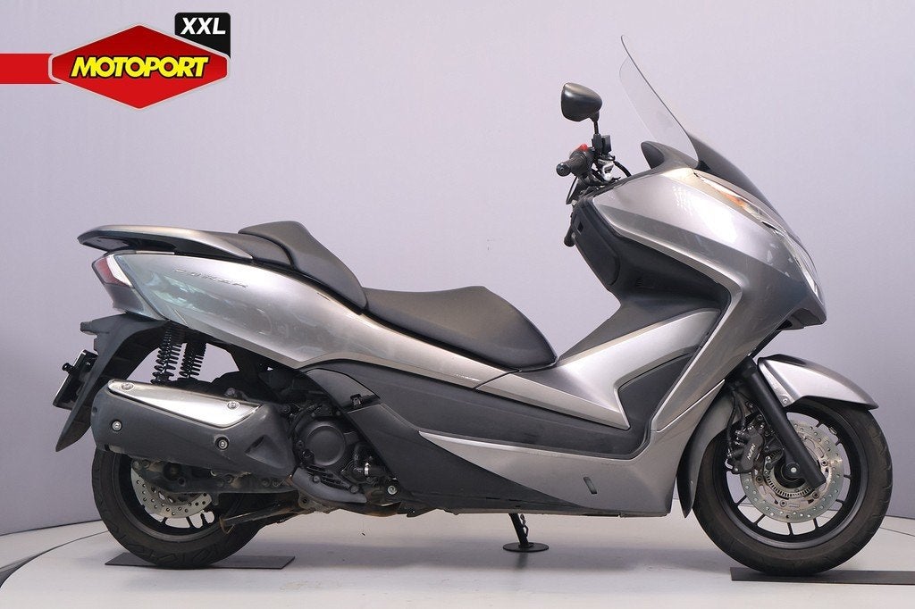 Honda FORZA 300 (bj 2016), Scooter, Honda Motor Europe Ltd, Bedrijf, Customer.service@honda-eu.com
