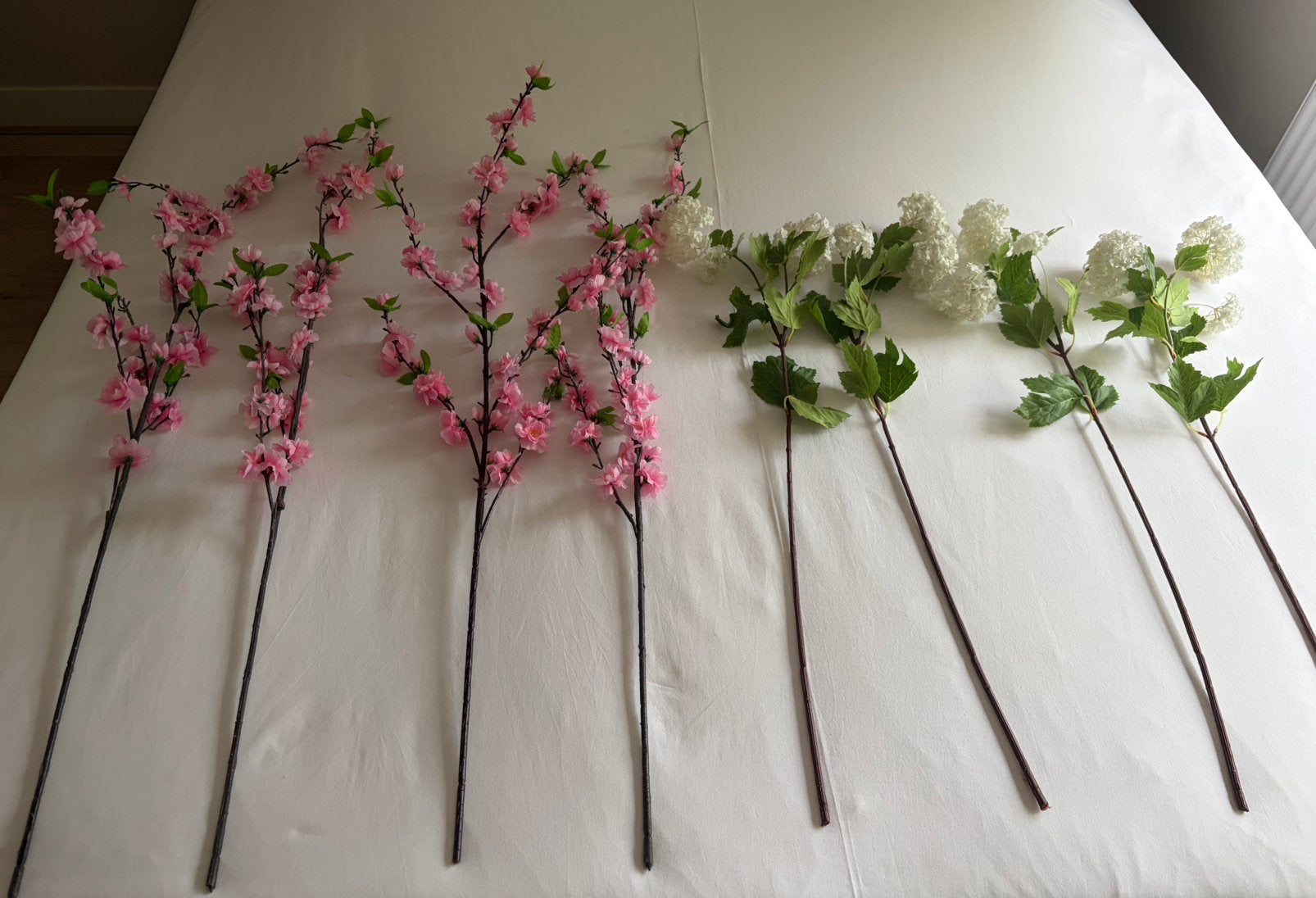 8 Kunst takken: 4 Kersenbloesem & 4 Sneeuwbal (Viburnum), Ophalen, Binnen, Gebruikt, Textiel
