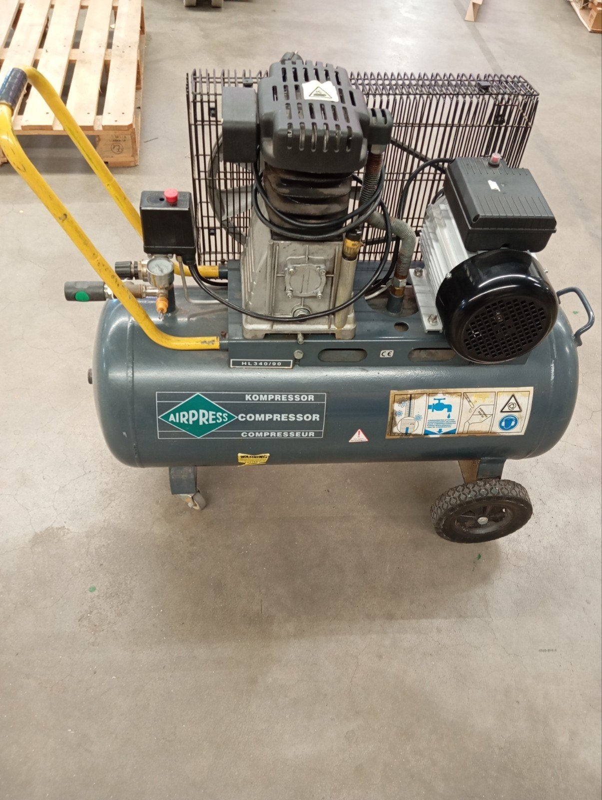 Airpress Compressor HL 340-90 - Opknapper voor Handige Harry, Doe-het-zelf en Verbouw, Compressors, Ophalen