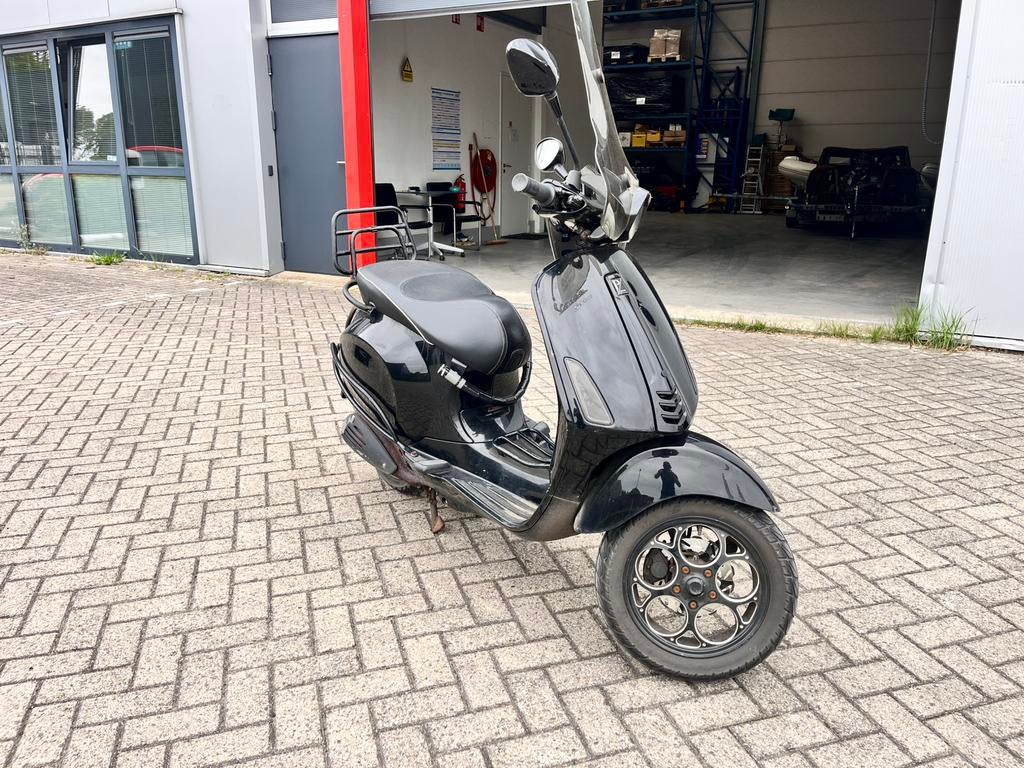 Piaggio vespa sprint 50cc snor 2017, Fietsen en Brommers, Ophalen, Zo goed als nieuw, Benzine