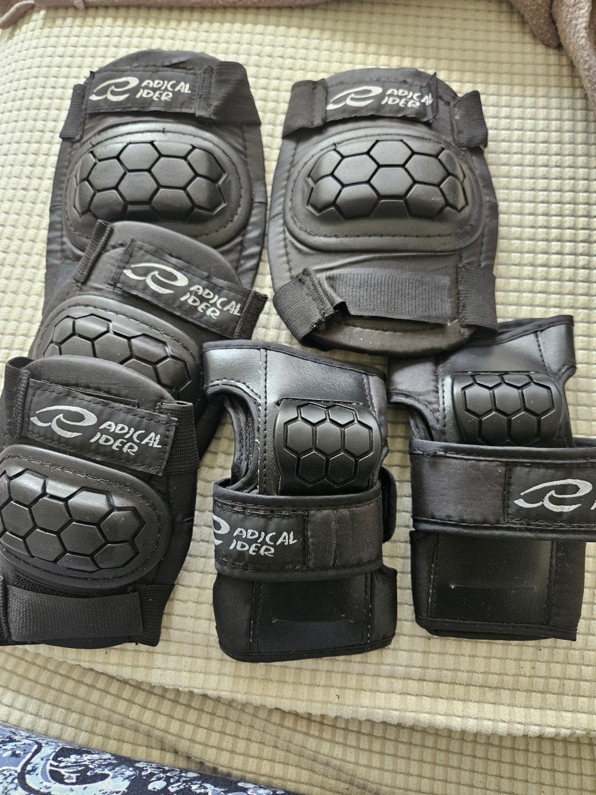 Beschermset voor inline skaten - Knie, elleboog, pols, Sport en Fitness, Skeelers, Gebruikt, Bescherming, Overige merken, Ophalen of Verzenden