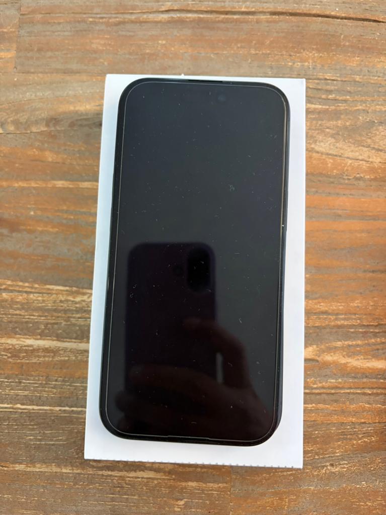 Mooie iPhone 15- 1,5 jaar oud, lichte gebruiksspore, Telecommunicatie, Mobiele telefoons | Apple iPhone, 128 GB, IPhone 15, Zwart