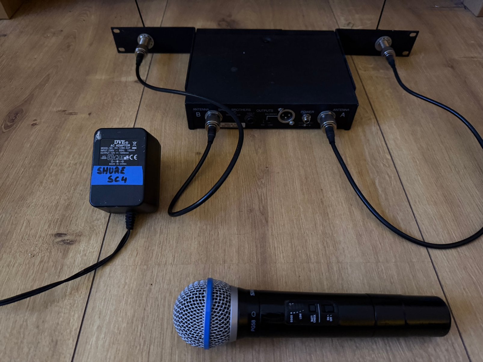 Mooie goede werkende shure pg58 draadl:  microfoonset 198mhz, Ophalen of Verzenden, Zo goed als nieuw, Zangmicrofoon