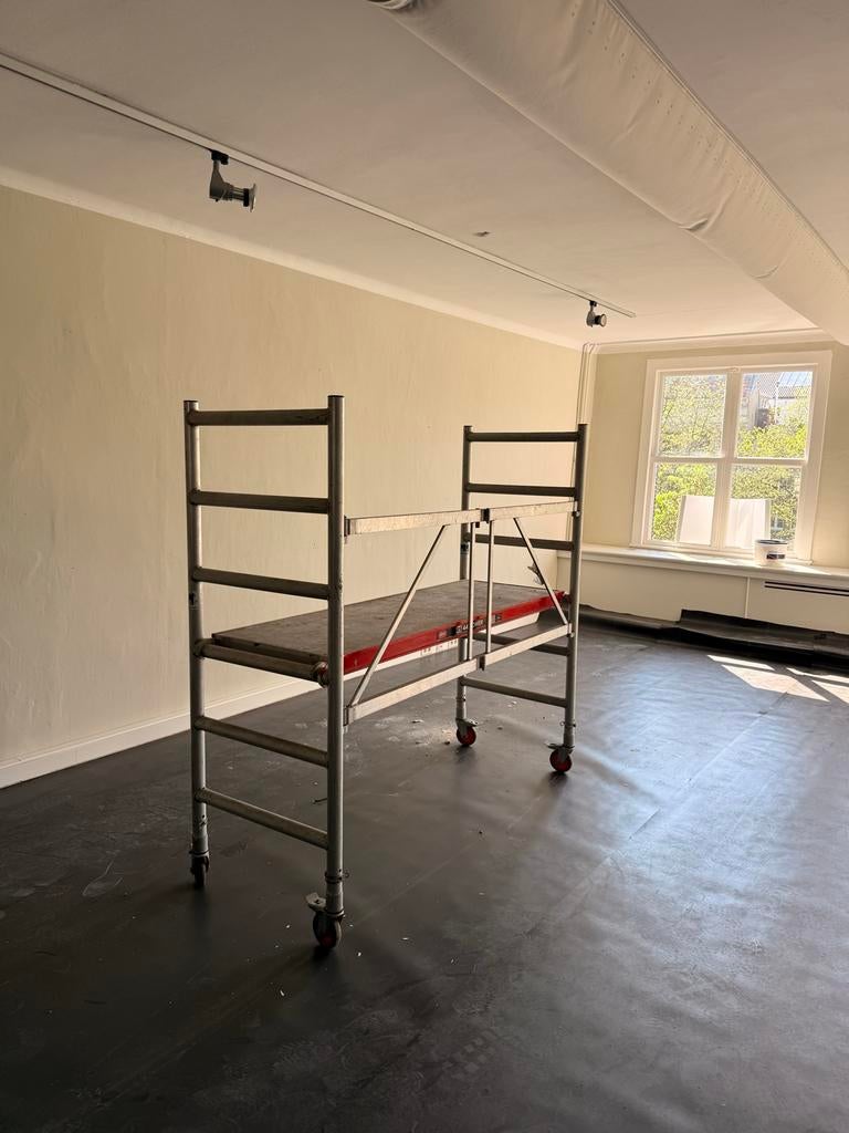Altrex RS 44-POWER kamersteiger / vouwsteiger compleet, Ophalen, Gebruikt, Rolsteiger of Kamersteiger, 2 tot 5 meter