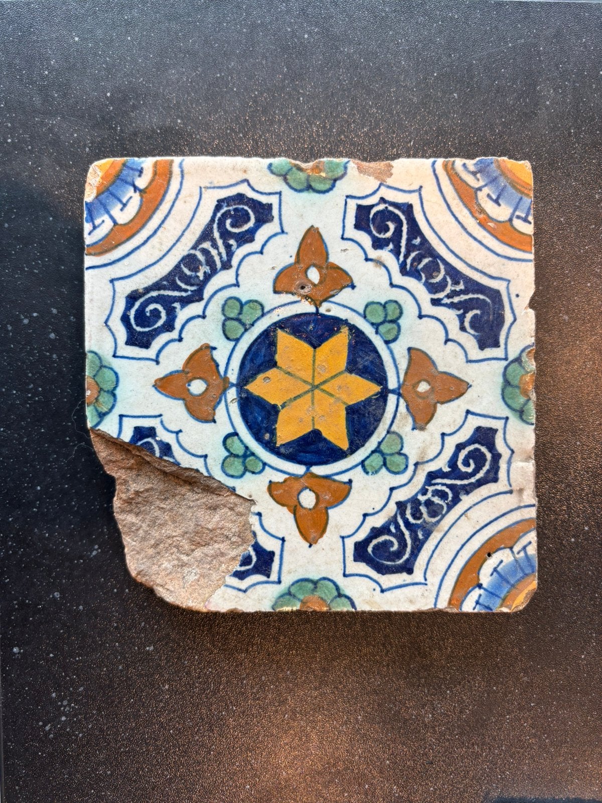 Polychrome sgraffito-tegel gemaakt rond 1600, Antiek en Kunst, Ophalen of Verzenden